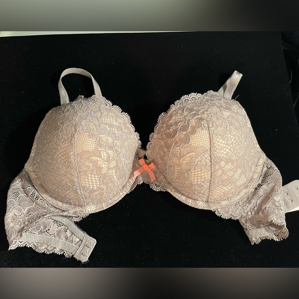 EUC!! Victoria’s Secret designer bra